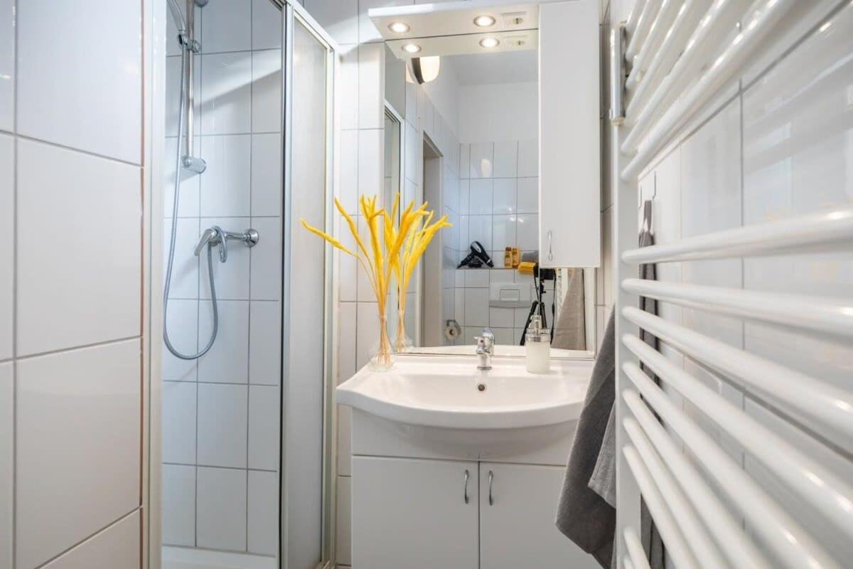 Beautiful 2 Bedroom Apartment Incl Parking ハンブルク エクステリア 写真